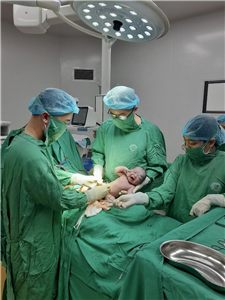 Chào mừng em bé Giáp Thìn đầu tiên chào đời tại Bệnh viện đa khoa Việt Đức