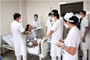 Bệnh viện đa khoa Việt Đức phẫu thuật bướu giáp khổng lồ tái phát trên người bệnh ung thư trực tràng đã điều trị