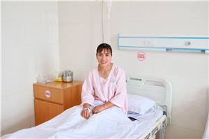 Bệnh viện đa khoa Việt Đức phẫu thuật bóc khối u xơ tử cung kích thước lớn biến chứng chèn ép bàng quang.