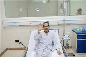 Bệnh viện đa khoa Việt Đức phẫu thuật cắt túi mật, nối mật ruột điều trị tắc mật do u bóng Vater cho cụ ông 84 tuổi bệnh phổi tắc nghẽn mạn tính