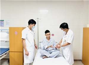 Bệnh viện đa khoa Việt Đức phẫu thuật nội soi đốt hạch giao cảm điều trị rối loạn tăng tiết mồ hôi tay