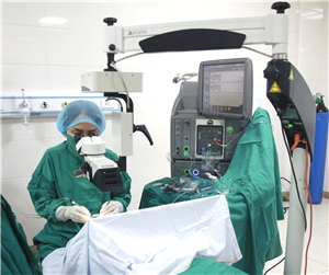 Bệnh viện đa khoa Việt Đức triển khai phẫu thuật cắt dịch kính với hệ thống phẫu thuật dịch kính võng mạc hiện đại nhất thế giới của ALCON (Mỹ) 