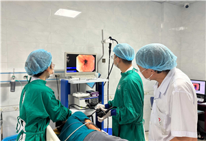 Nội soi can thiệp cắt polyp đại tràng kích thước lớn ngăn chặn nguy cơ phát triển ung thư tại Bệnh viện đa khoa Việt Đức