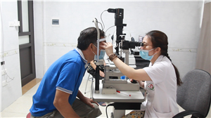 Bệnh viện đa khoa Việt Đức phẫu thuật cứu đôi mắt người bệnh đục thủy tinh thể biến chứng 
