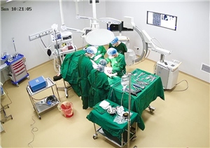 Phẫu thuật người bệnh gãy phức tạp mâm chày trái được thực hiện bởi chuyên gia Bệnh viện Hữu nghị Việt Đức