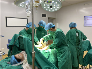 Vượt 3.724 km người bệnh phẫu thuật cắt u xơ tử cung khổng lồ nặng hơn 3kg tại Bệnh viện đa khoa Việt Đức
