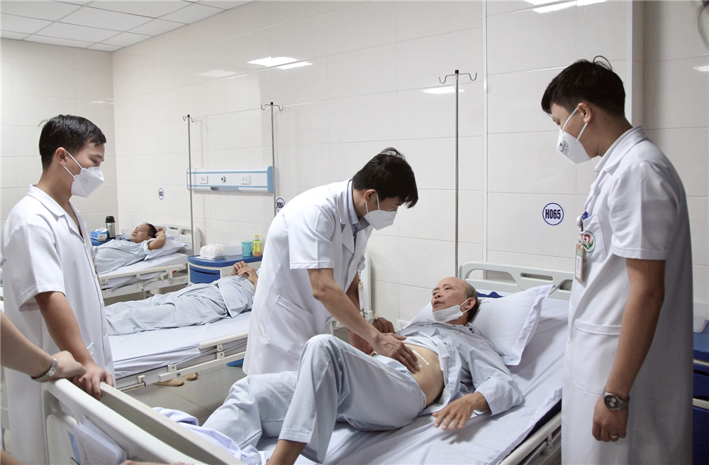 Phẫu thuật cấp cứu người bệnh tắc tĩnh mạch mạc treo tràng trên tại Bệnh viện đa khoa Việt Đức