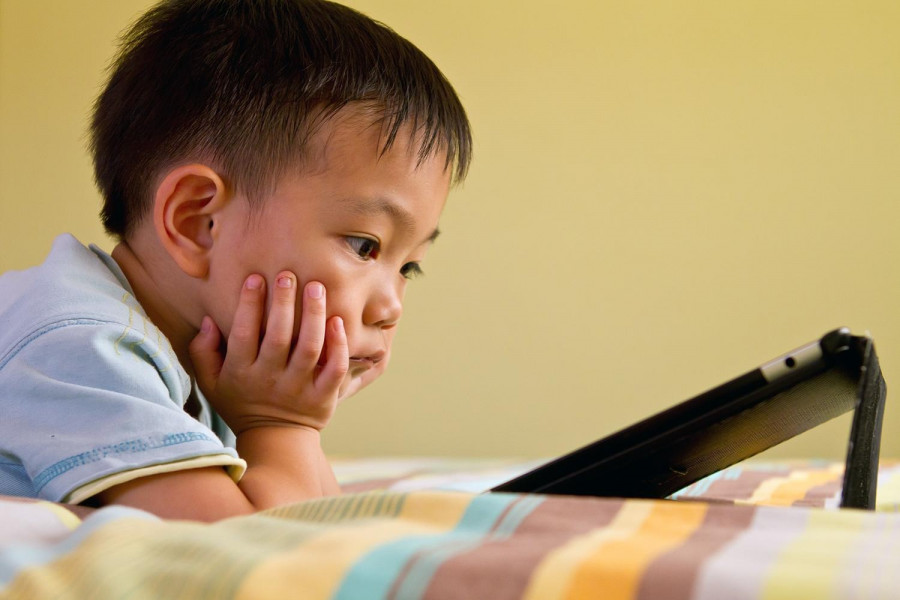 Nhiều trẻ em Việt mắc hội chứng TIC (máy giật) do xem tivi, dùng smartphone nhiều
